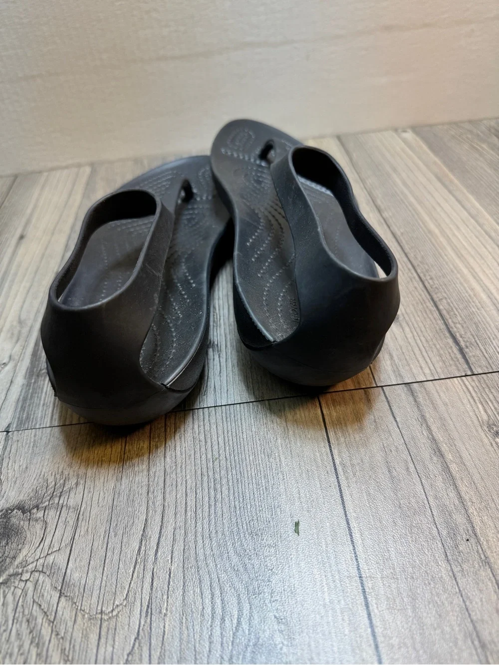 Crocs Serena Sexi Women’s Size US 8 Black Thong Slingback Flip Flop Sandal Rare - Picture 4 of 8